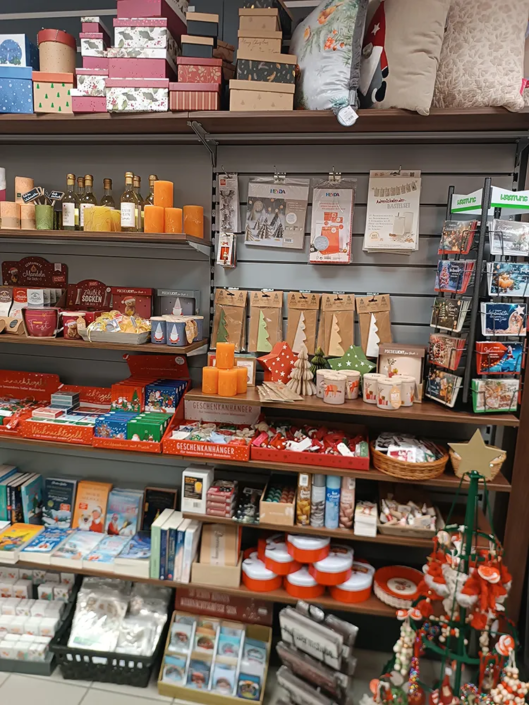 Weihnachtskarten, Bastelbäume, Plätzchendosen, Plätzchenteller