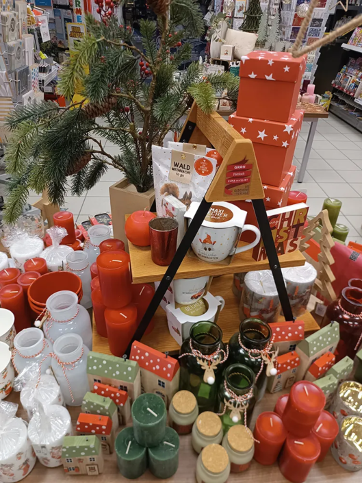 Weihnachtliche Vasen, Tassen, Teelichter, Kerzen