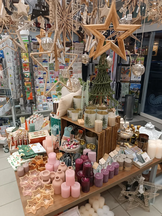 Weihnachtsdeko, Geschirrtücher, Baumschmuck, Kerzen und vieles mehr